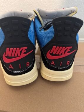 Nike Men’s Black/Blue/Yellow Retro-Style Sneakers